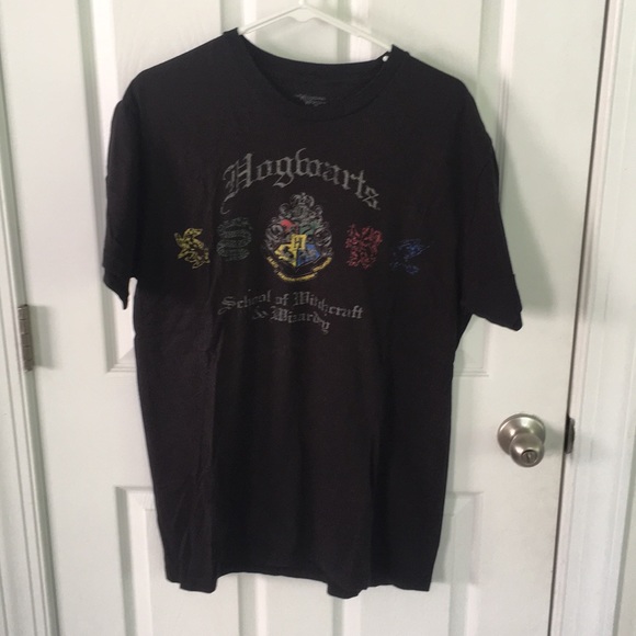 Warner Bros. Other - Black Harry Potter Hogwarts Short Sleeve Tee